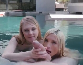 2 teenager gals deepthroat in the pool