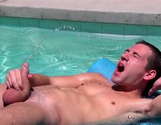 Dylan Knight Pool Piss! - Dylan Knight - Boys-Pissing