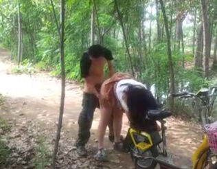 Inexperienced vietnamese female deep throating boyfriend's
